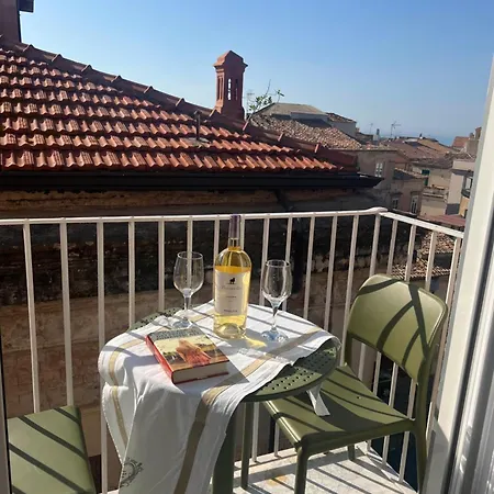Tra Vicoli E Palazzi Apartamento *